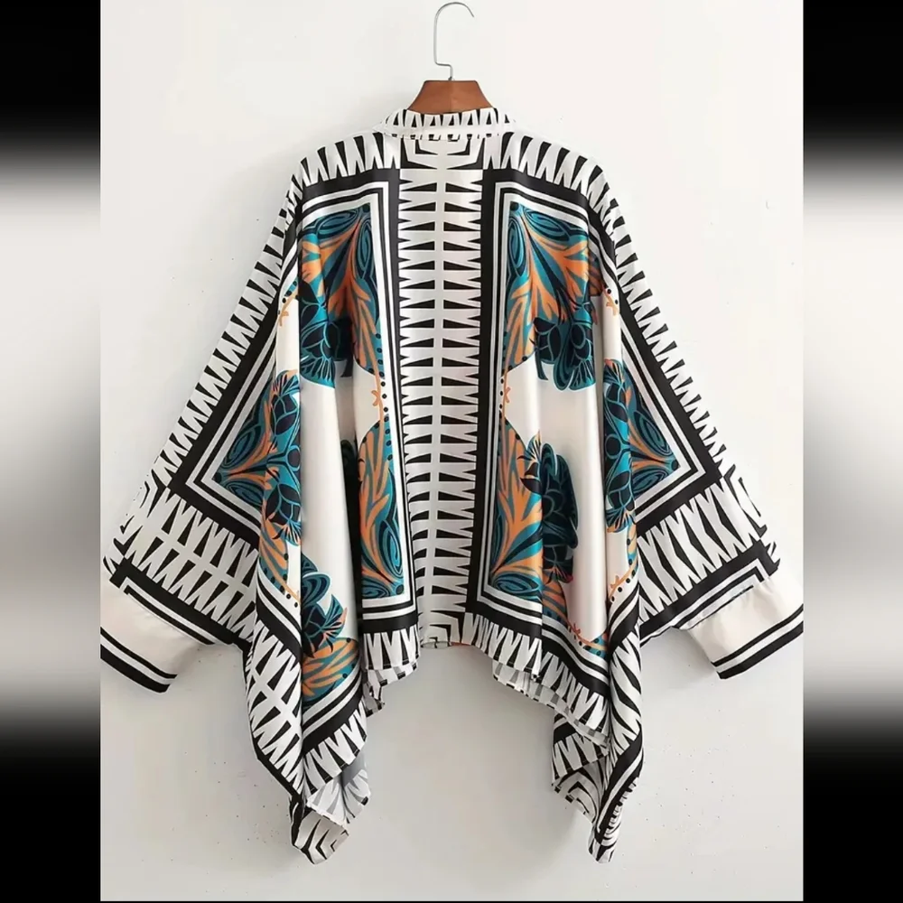 Woman Ethnic print two piece set (M top, L bottom) - Picture 5 of 7